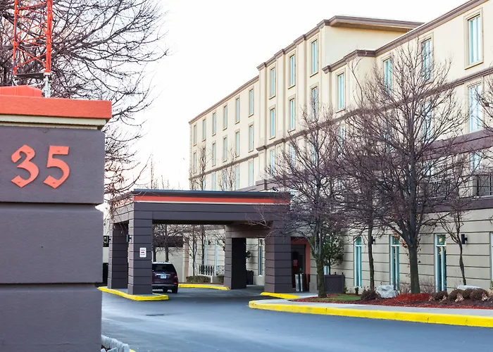 Best Western Premier Toronto Airport Carlingview Hotel